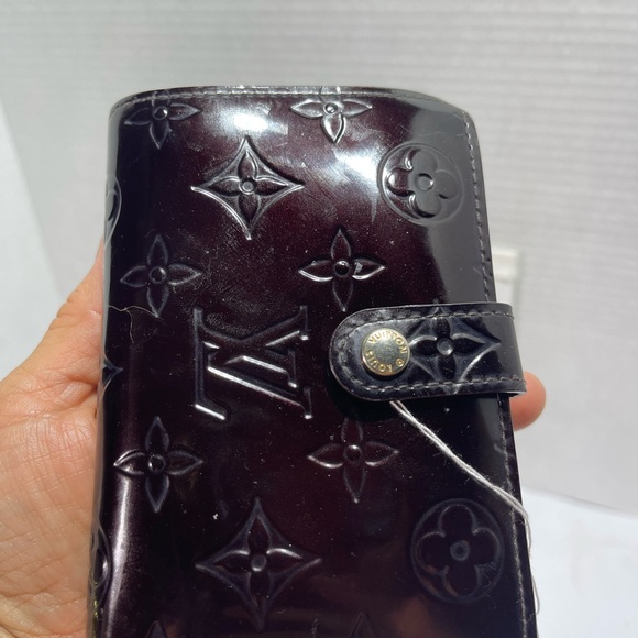 Louis Vuitton Kisslock Wallet in Amarante, preloved. - Picture 15 of 16